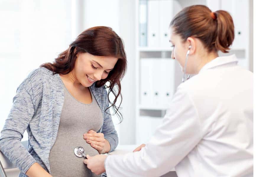 Rozmowa kobiety ciężarnej z lekarzem
