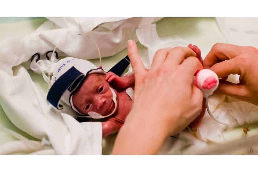 Noworodek urodzony w 27 tygodniu ciąży