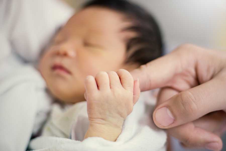 Noworodek z żółtaczką